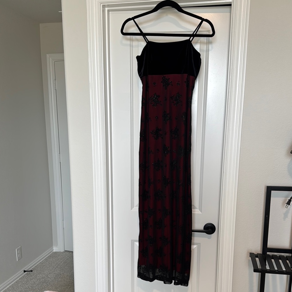 Elegant Black and Burgundy Maxi Dress